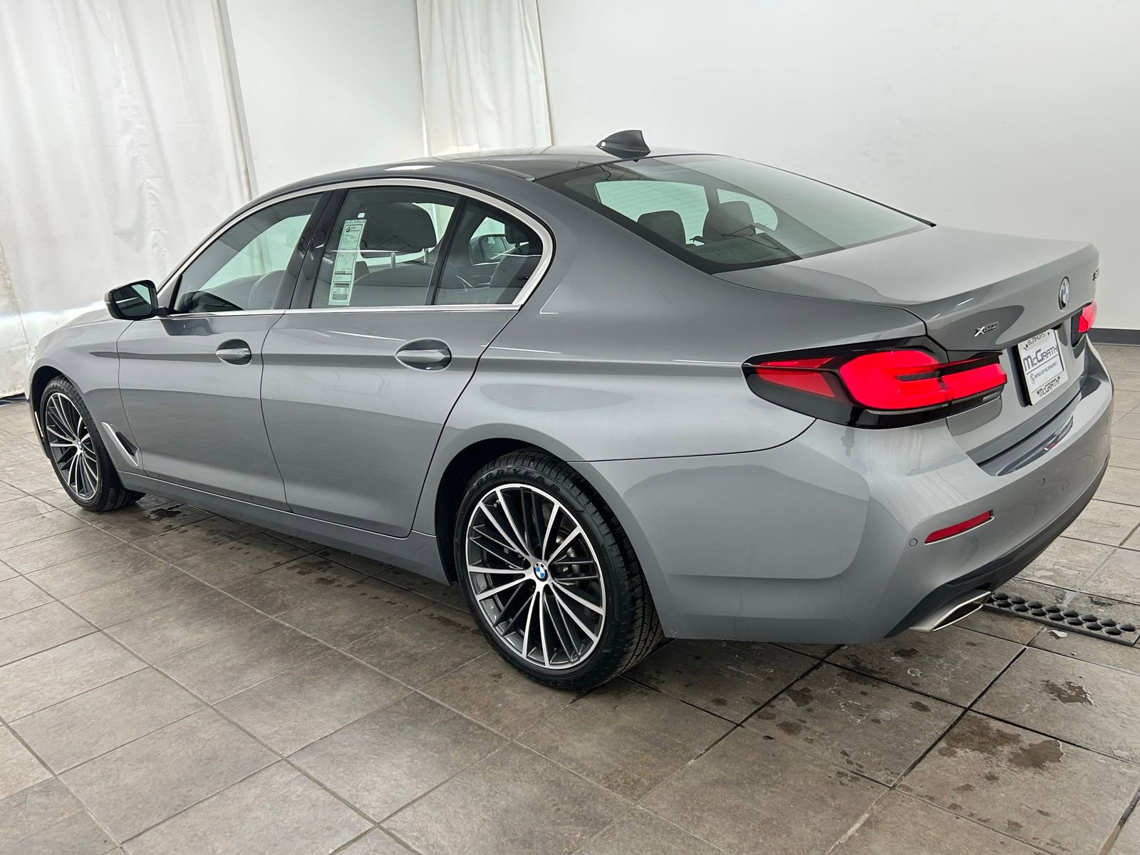 Used 2023 BMW 540i xDrive w/ Premium Package image 3