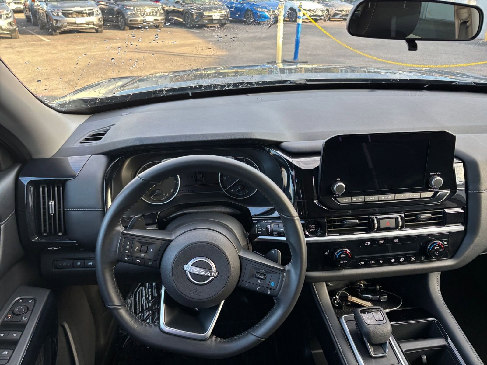 Used 2025 Nissan Pathfinder SV image 29