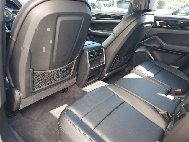 Used 2021 Porsche Cayenne AWD/4WD image 34