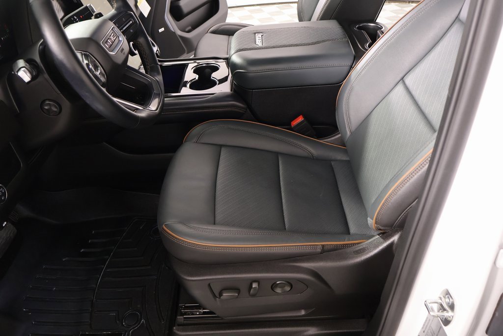 Used 2025 GMC Yukon XL AT4 w/ AT4 Premium Package image 11