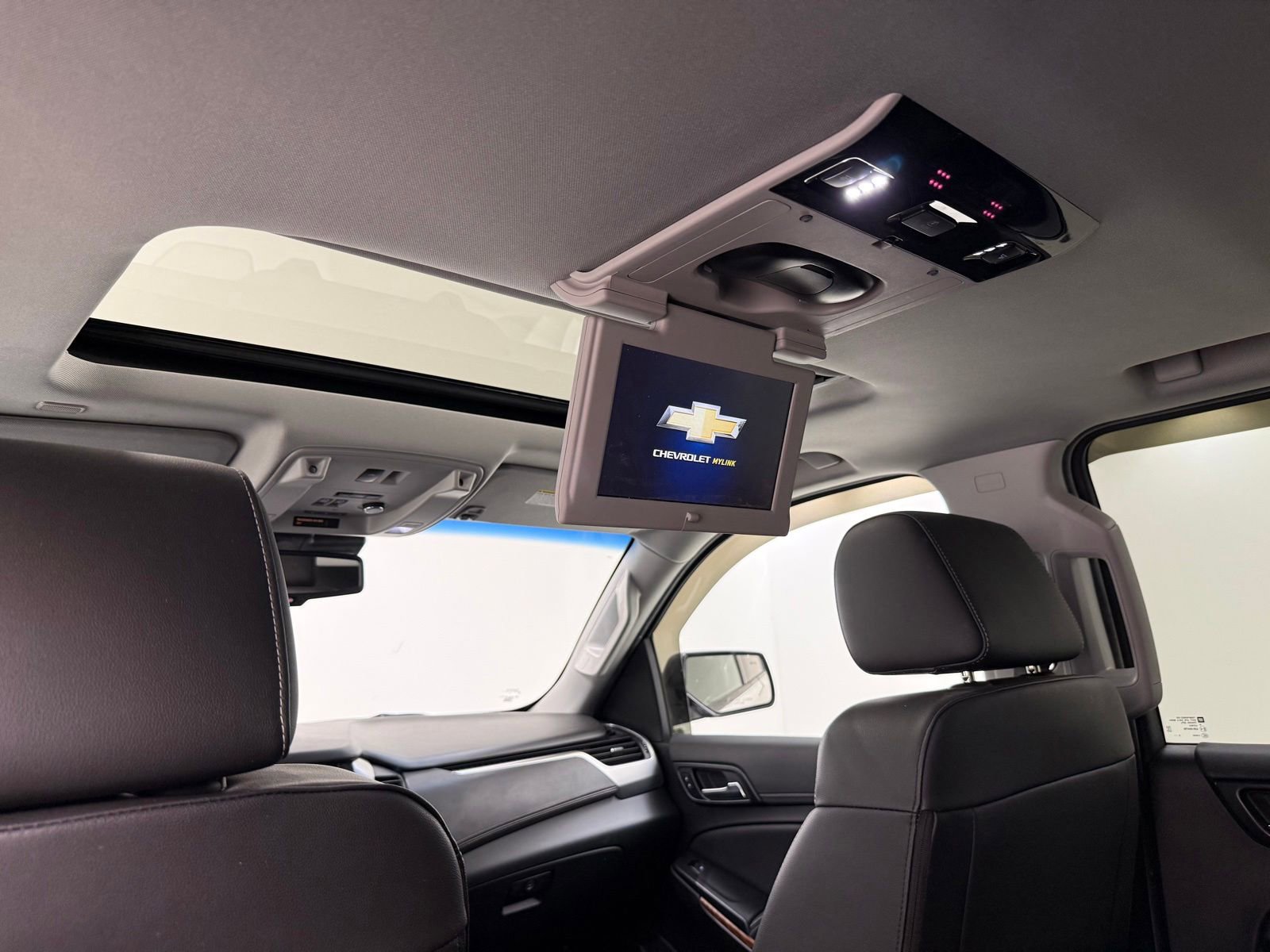 Used 2019 Chevrolet Suburban Premier AWD/4WD image 23