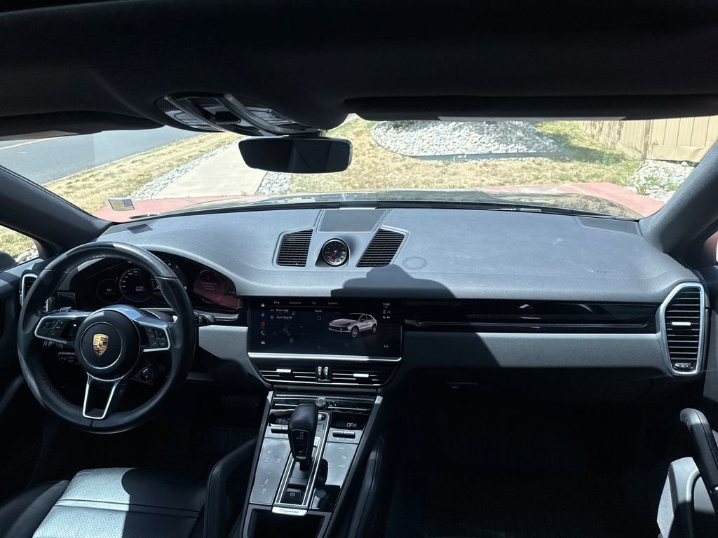 Used 2023 Porsche Cayenne Coupe AWD/4WD image 23