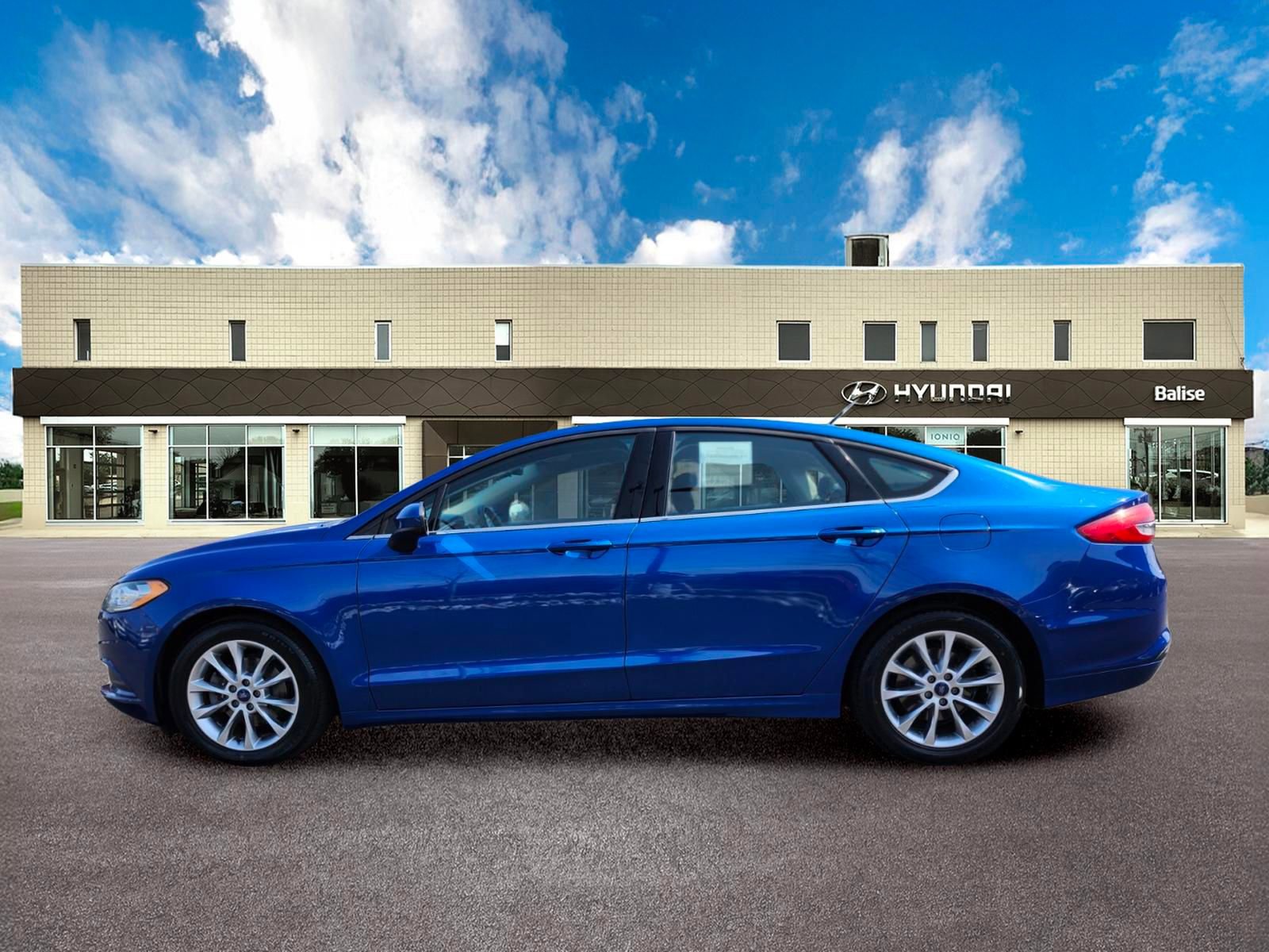 Used 2017 Ford Fusion SE w/ Fusion SE Technology Package FWD image 6
