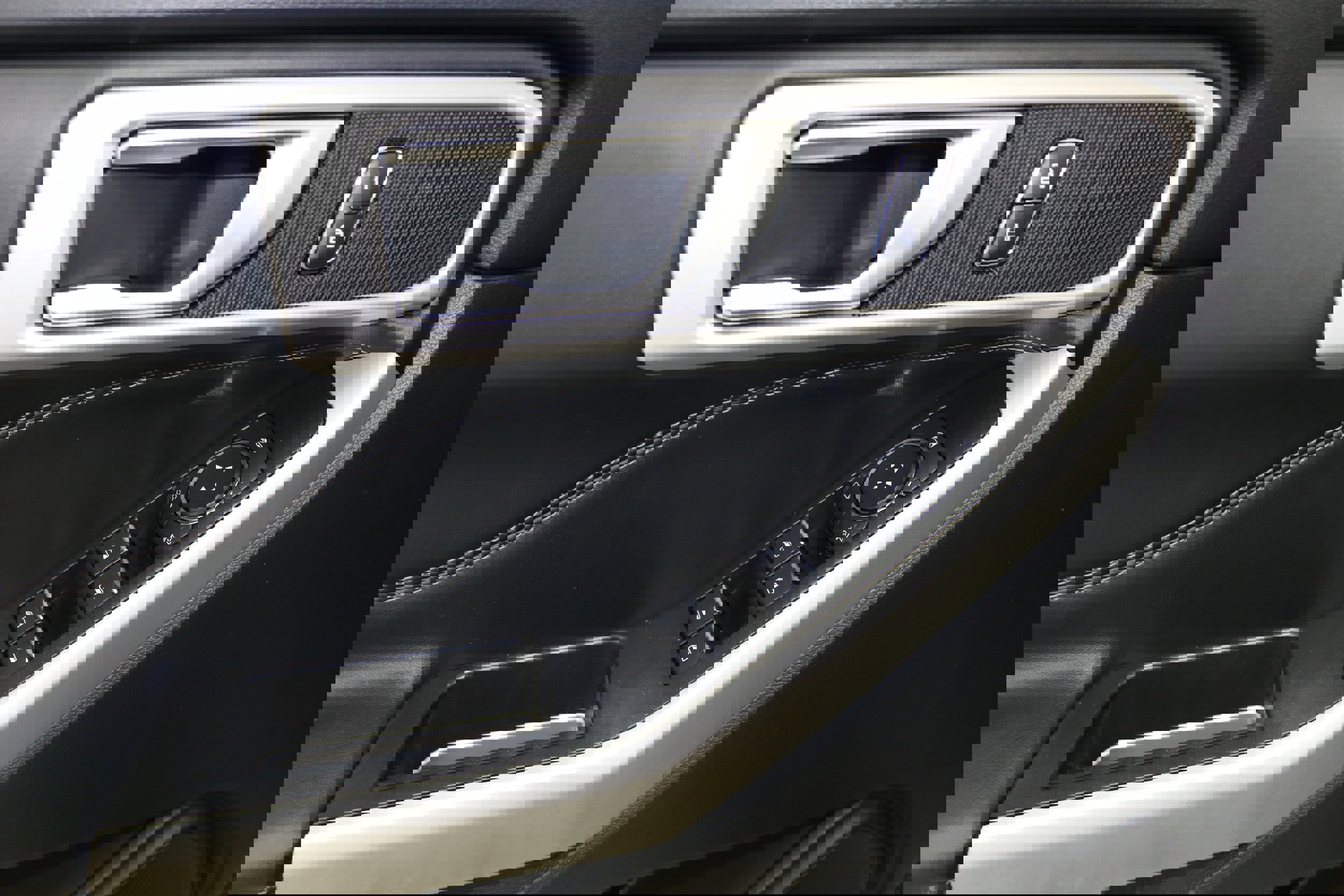 Used 2022 Ford Explorer XLT w/ Equipment Group 202A image 20