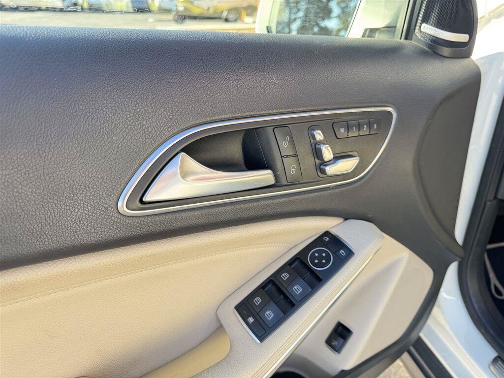 Used 2018 Mercedes-Benz GLA 250 4MATIC image 10