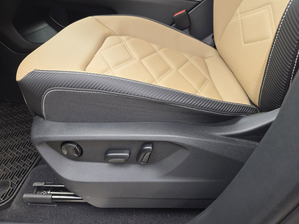 New 2026 Volkswagen Atlas Cross Sport SE FWD image 19