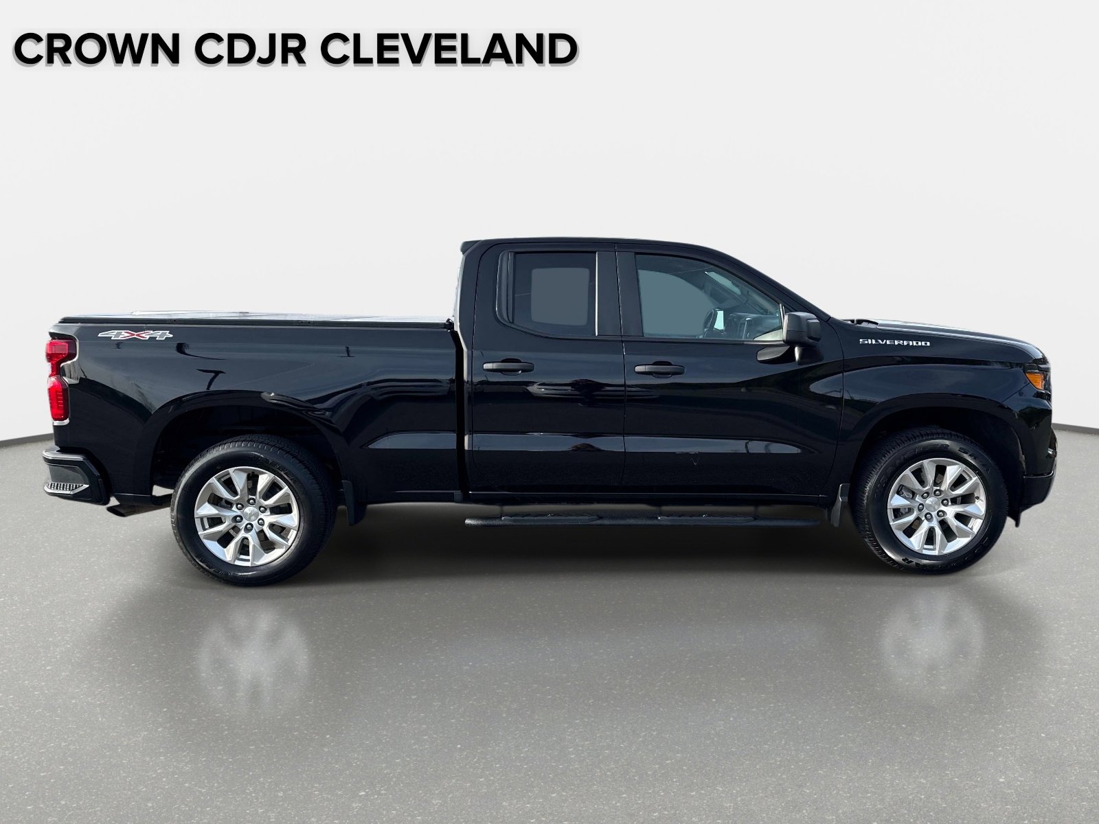 Used 2024 Chevrolet Silverado 1500 Custom image 3