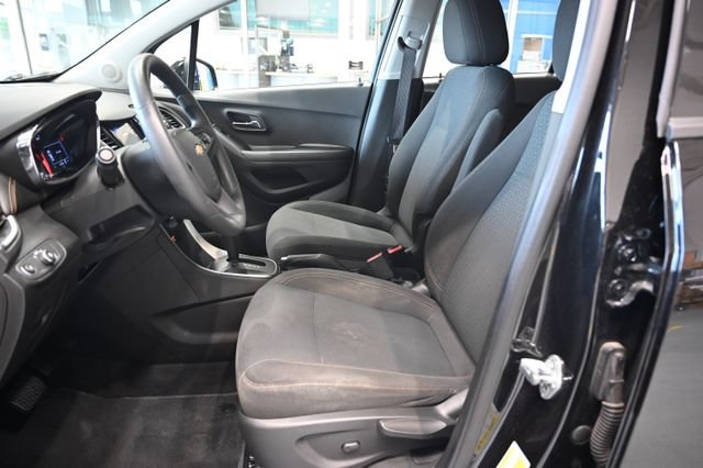 Used 2020 Chevrolet Trax LS AWD/4WD image 9