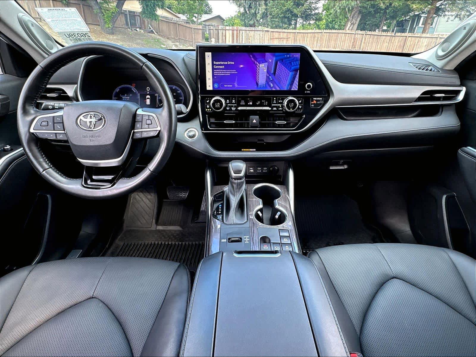 Used 2023 Toyota Highlander Limited FWD image 18