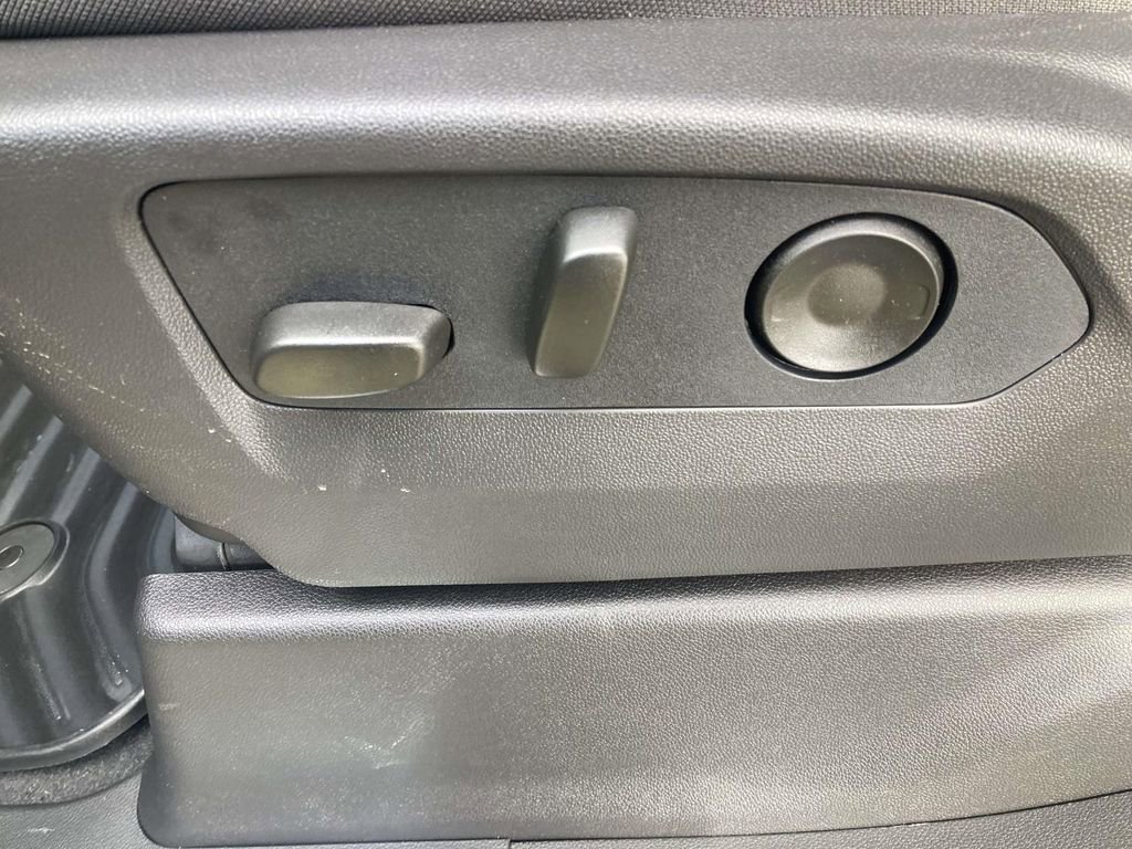 New 2026 GMC Sierra 1500 SLE image 17