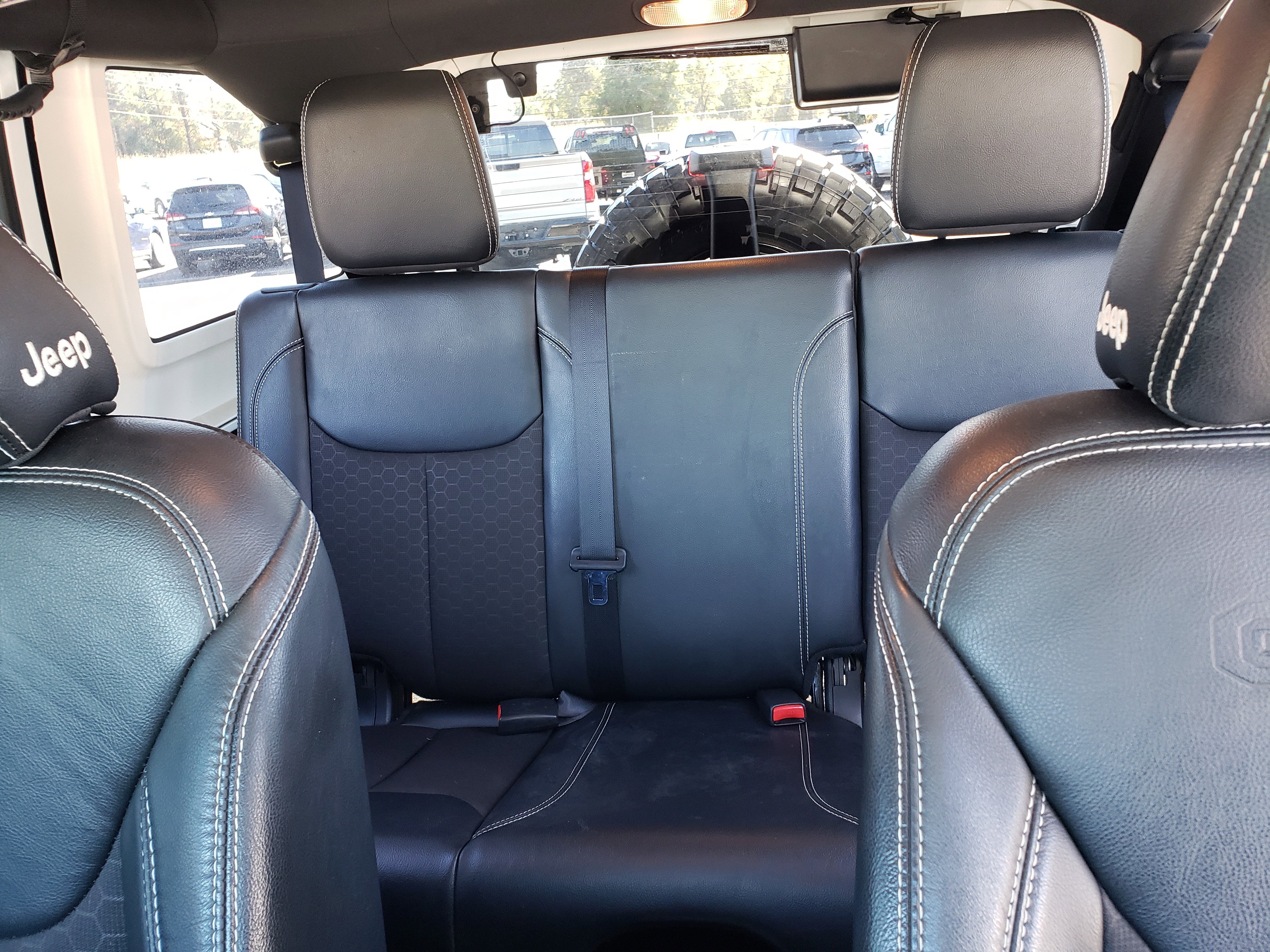 Used 2018 Jeep Wrangler Unlimited Sport image 33