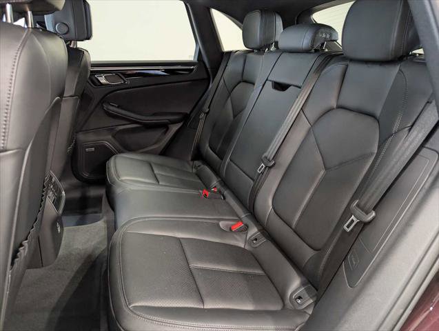Used 2025 Porsche Macan AWD/4WD image 19
