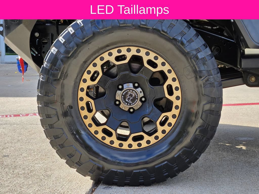Used 2022 Jeep Wrangler Unlimited Rubicon w/ LED Lighting Group AWD/4WD image 12