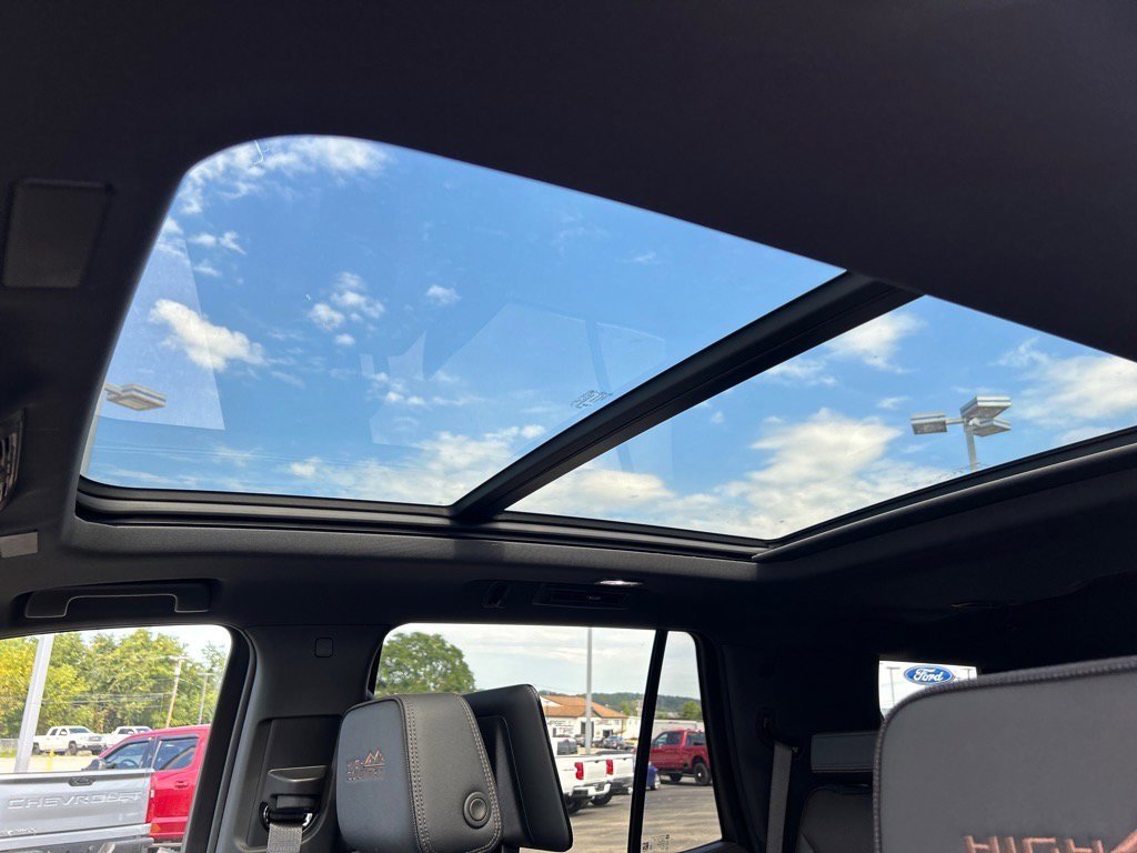 New 2025 Chevrolet Tahoe High Country image 7