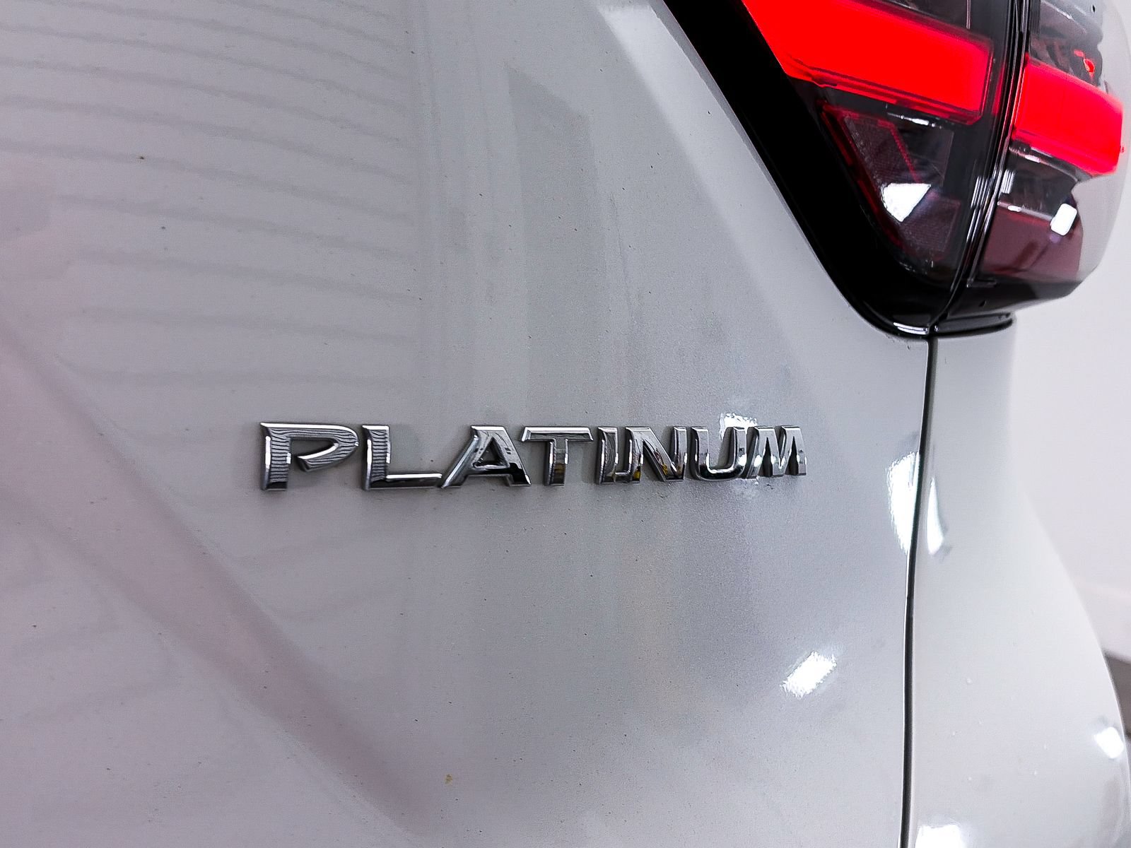 Used 2019 Nissan Murano Platinum w/ Cargo Package FWD image 17