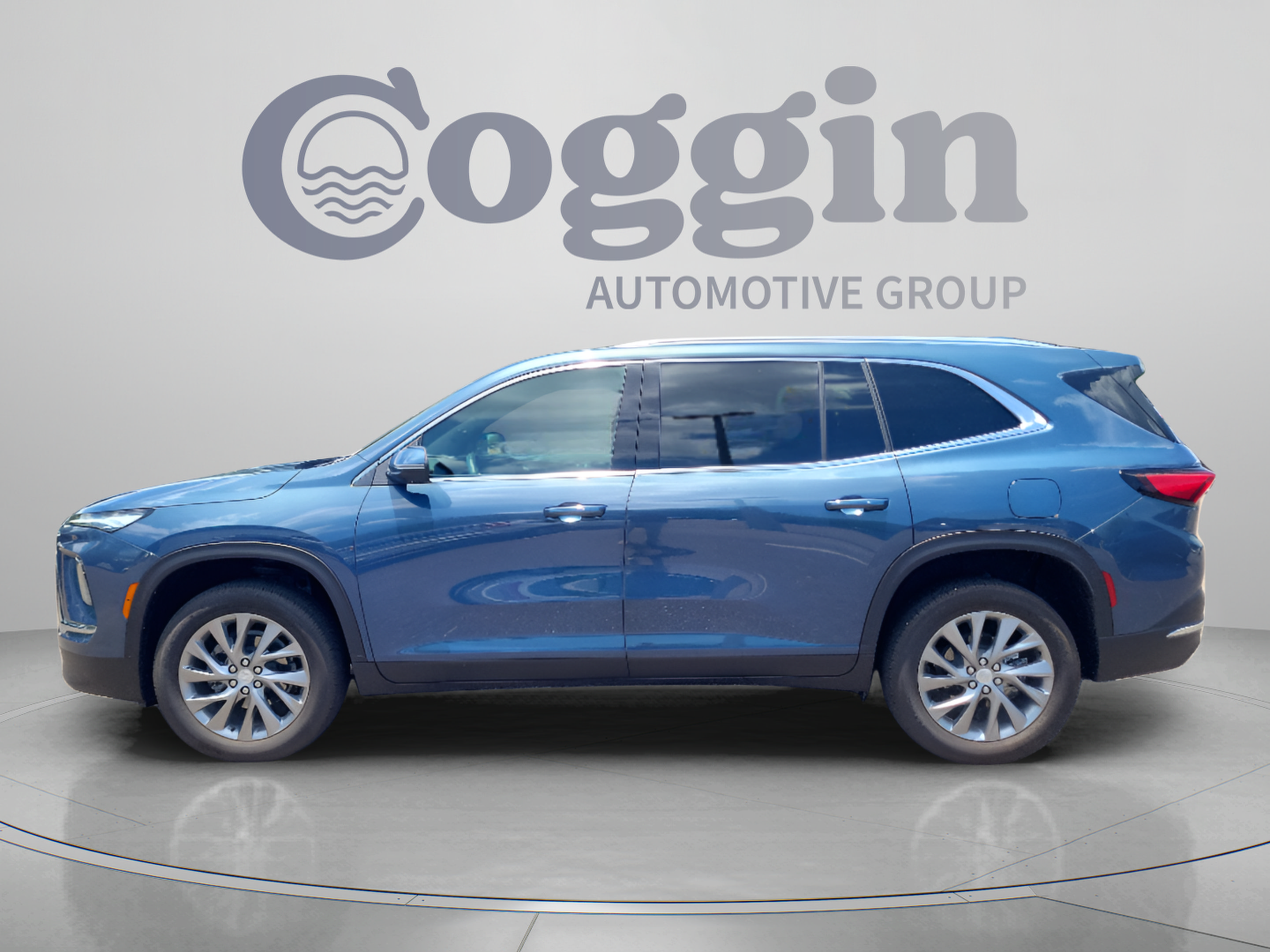 Used 2025 Buick Enclave Preferred AWD/4WD image 2