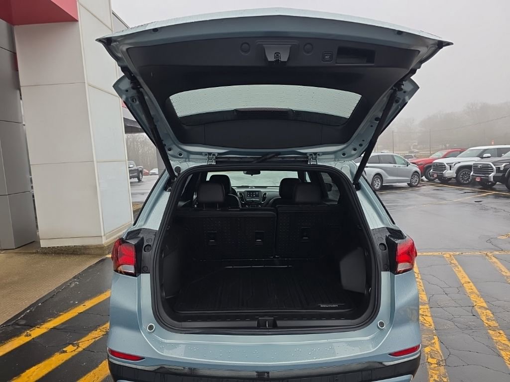 Used 2022 Chevrolet Equinox RS w/ LPO, Floor Liner Package image 6