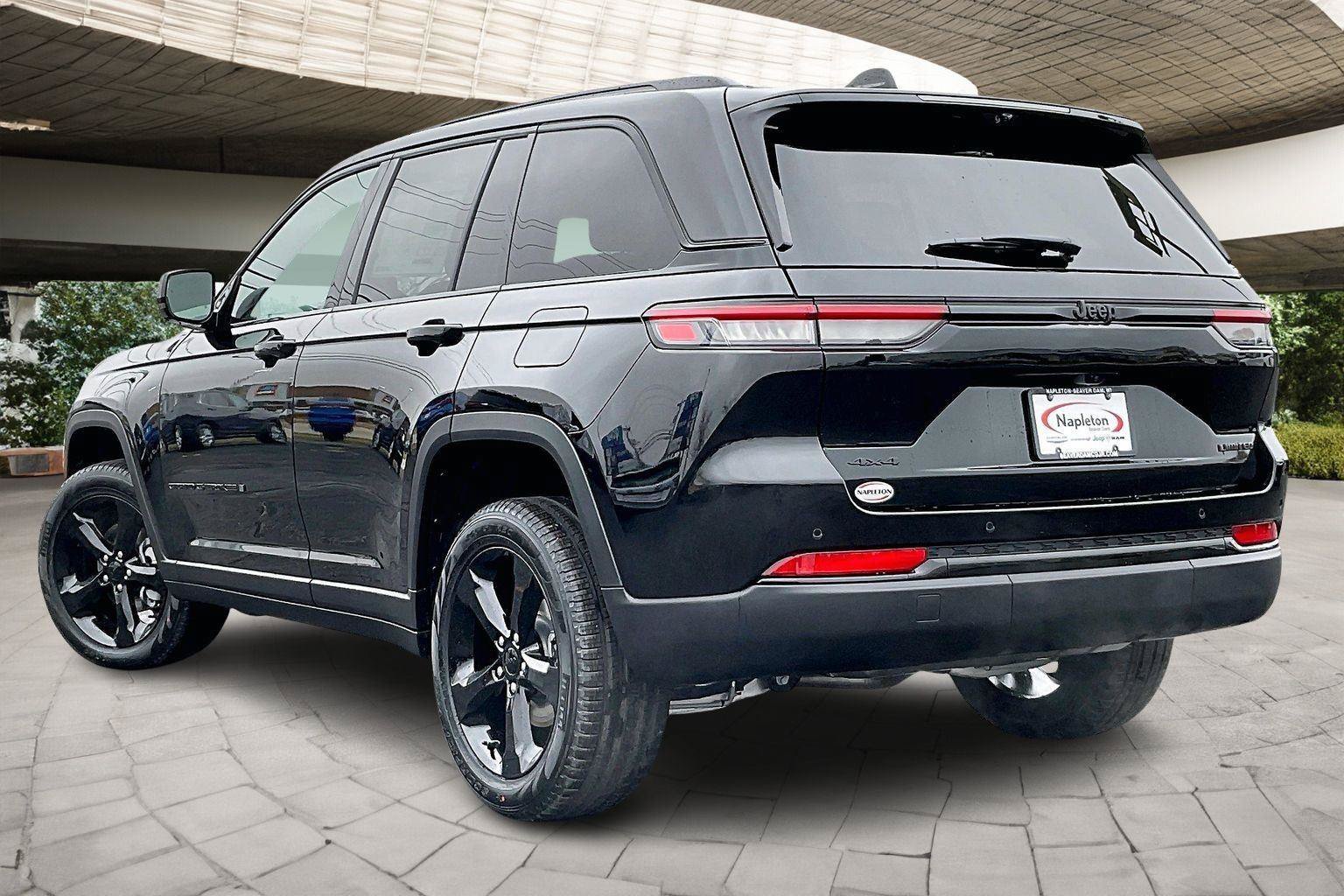 New 2025 Jeep Grand Cherokee Limited w/ Luxury Tech Group II AWD/4WD image 3