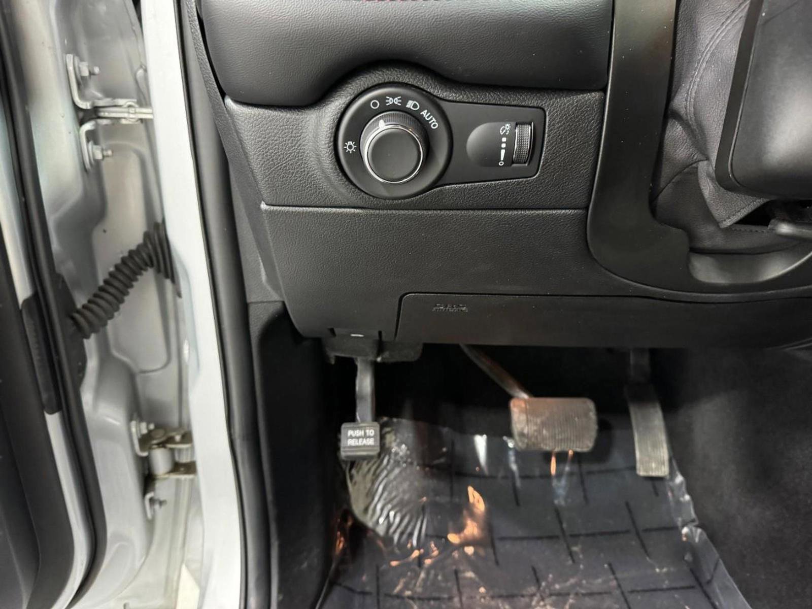 Used 2023 Dodge Durango GT image 28