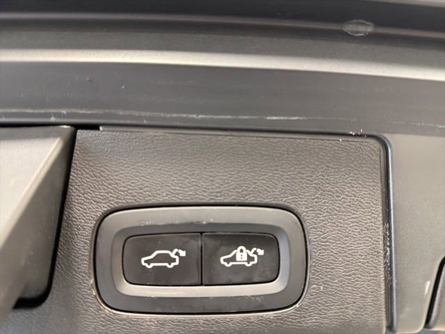 Used 2020 Volvo XC60 T6 Momentum w/ Protection Package image 33