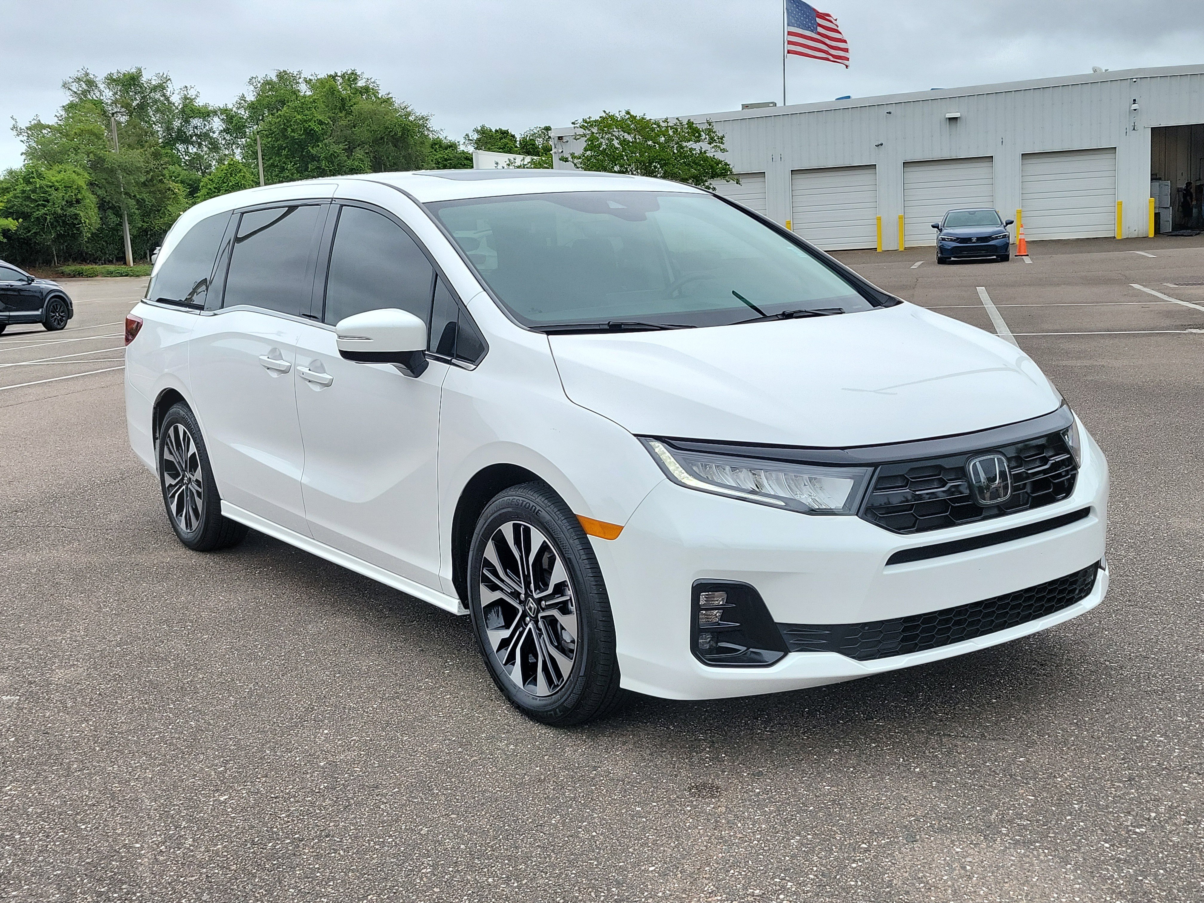 Used 2025 Honda Odyssey Elite image 7