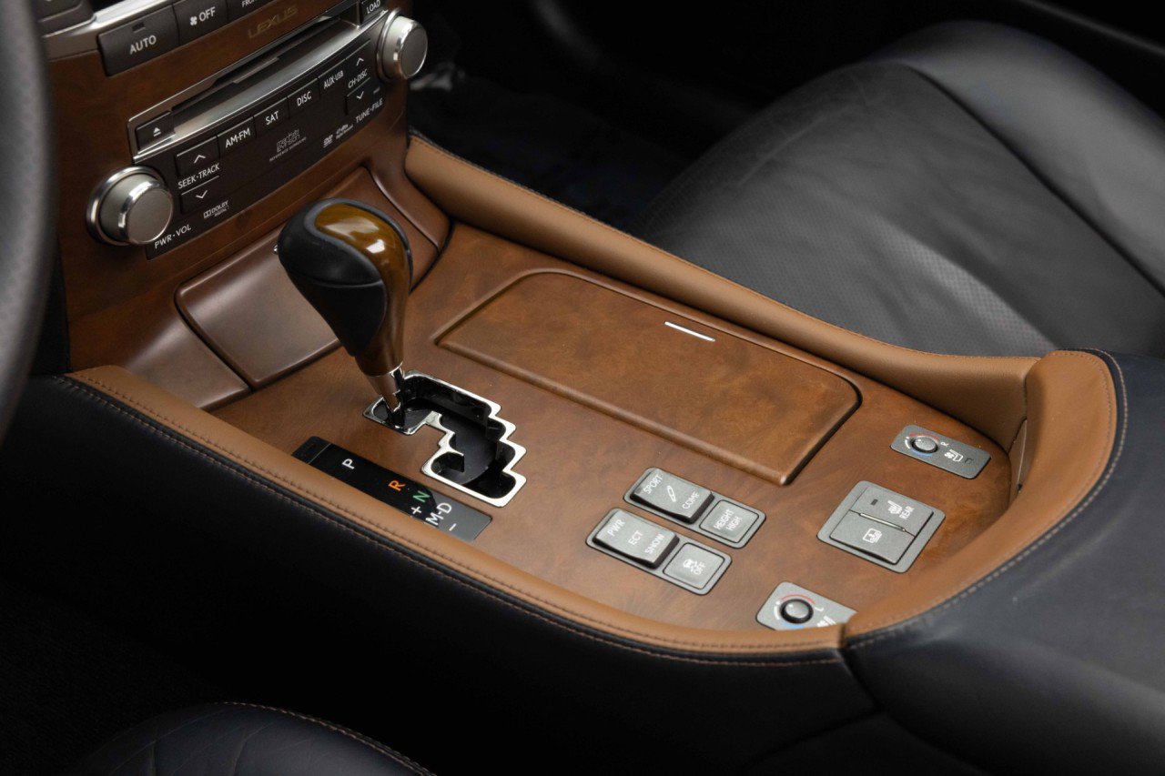 Used 2011 Lexus LS 460 w/ Sport Pkg RWD image 18