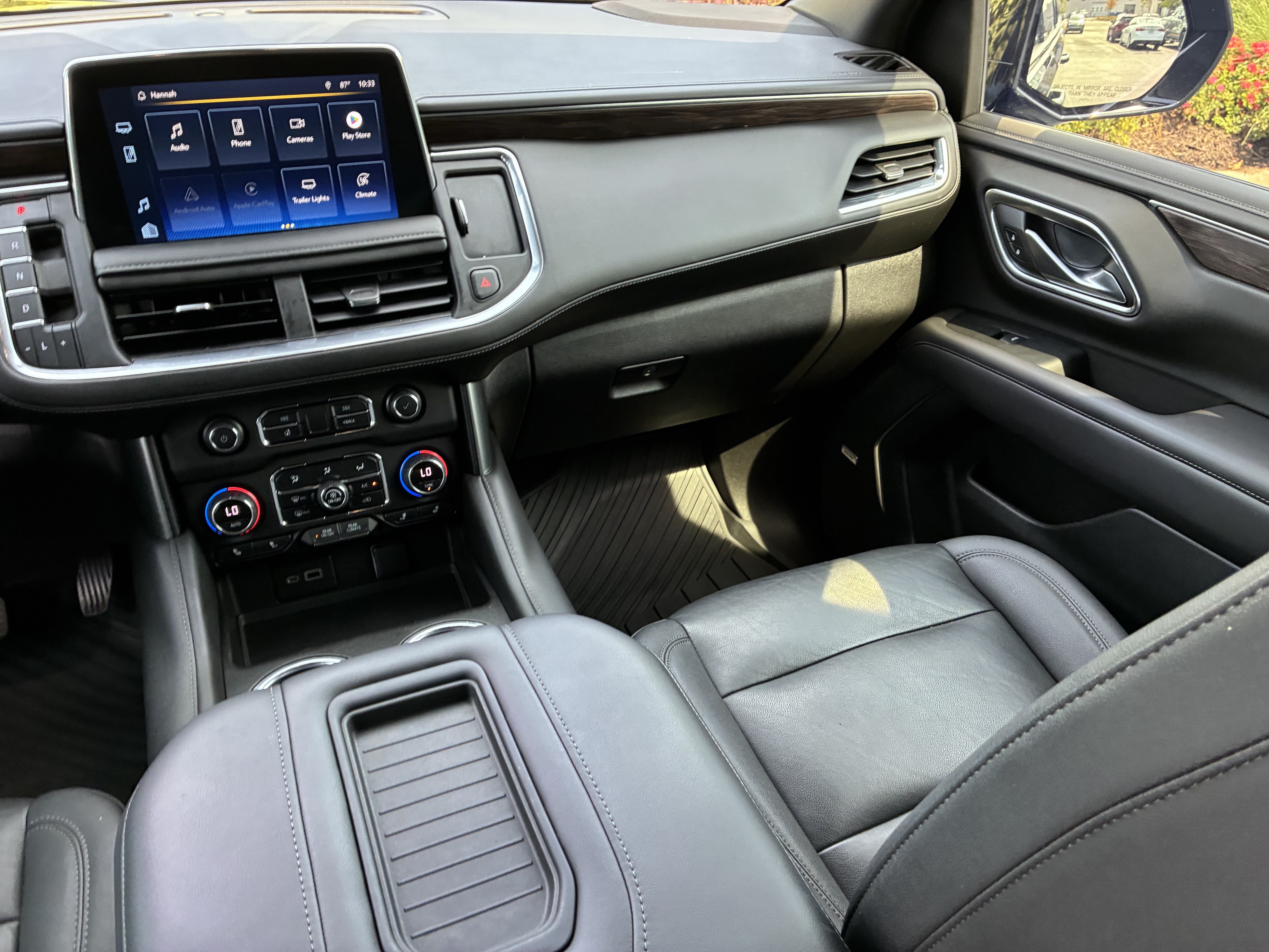 Used 2022 Chevrolet Tahoe Z71 w/ Luxury Package AWD/4WD image 16