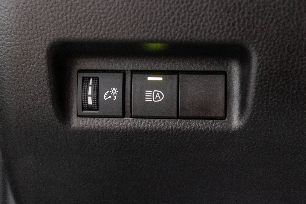 Used 2021 Toyota RAV4 XLE AWD/4WD image 22