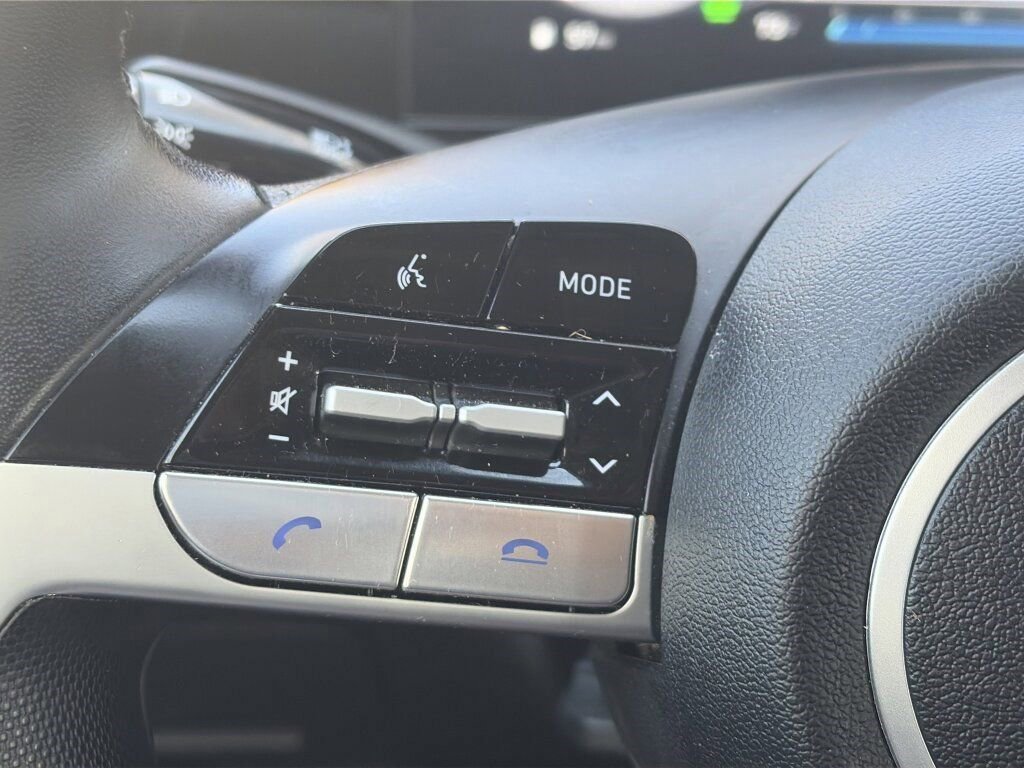 Used 2023 Hyundai Elantra Limited image 19