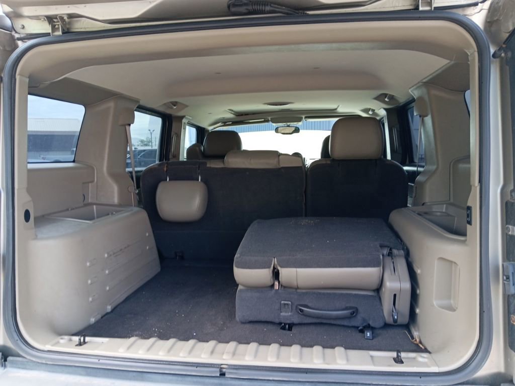 Used 2004 HUMMER H2 w/ Preferred Equipment Group AWD/4WD image 6