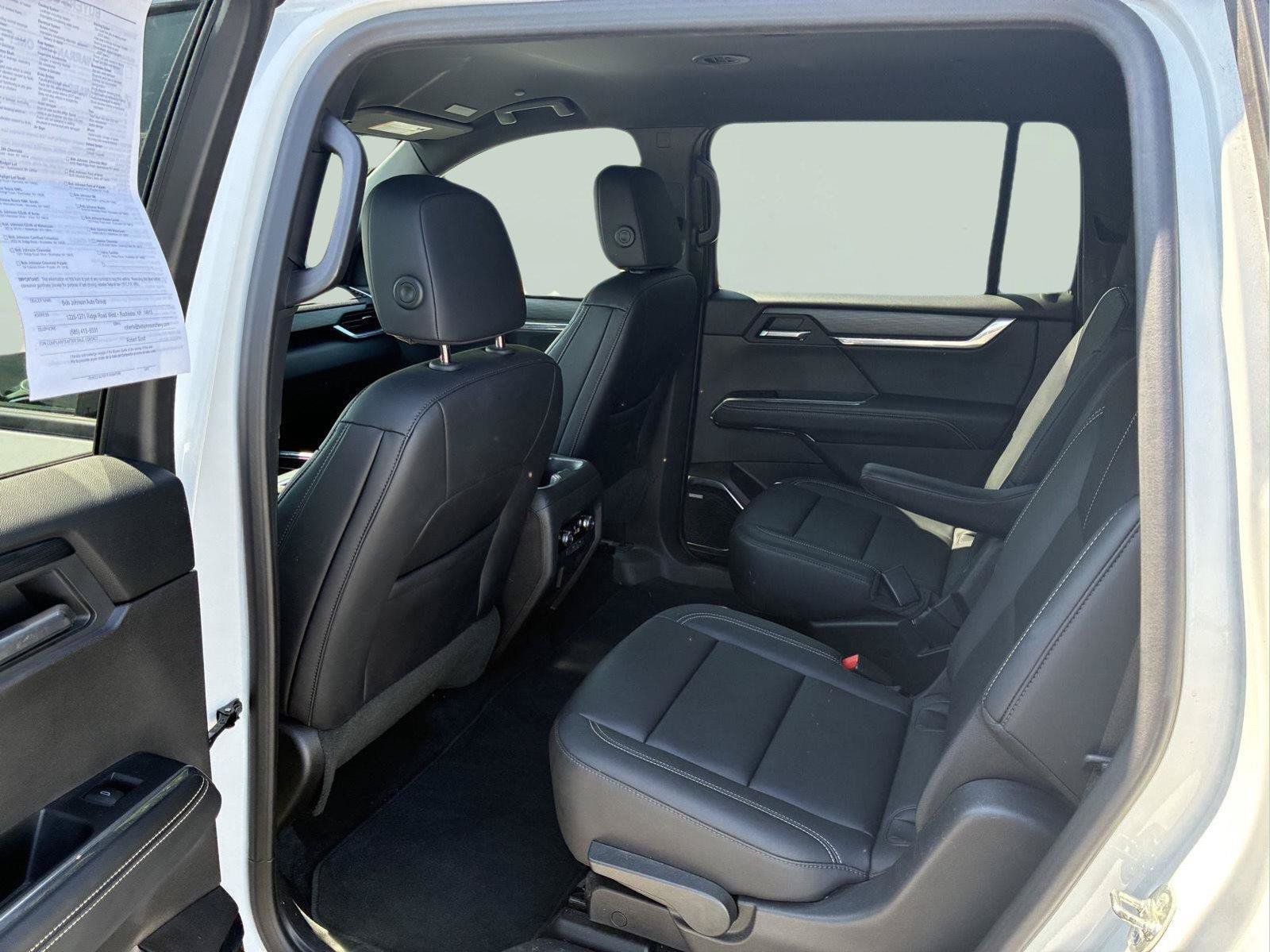 Used 2025 GMC Acadia Elevation AWD/4WD image 17