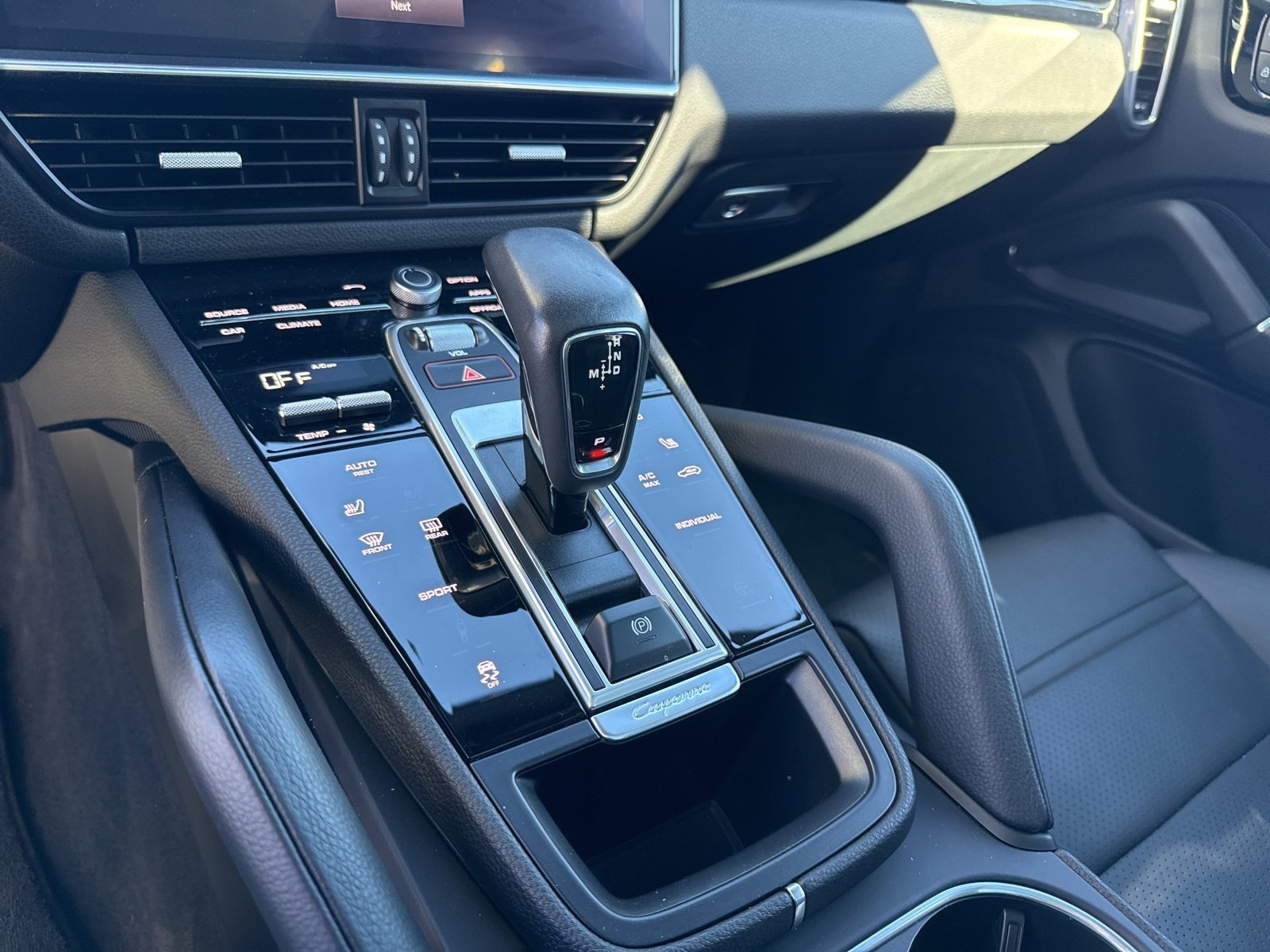 Used 2022 Porsche Cayenne Base image 20