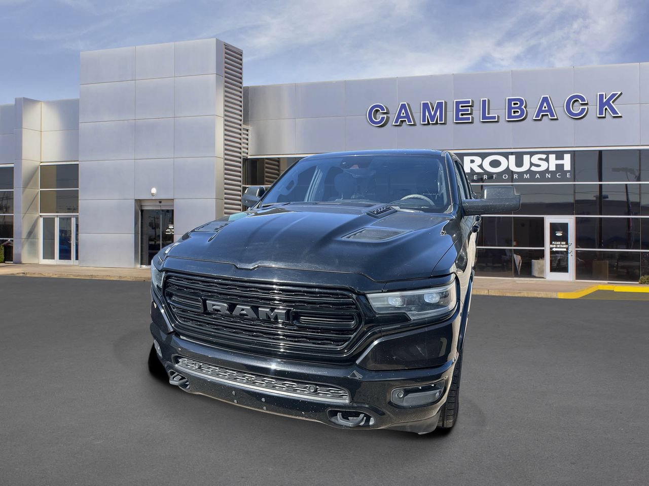 Used 2020 RAM 1500 Limited w/ Black Appearance Package AWD/4WD image 2
