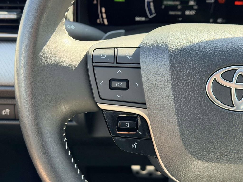 Certified 2025 Toyota Camry SE w/ Convenience Package image 9