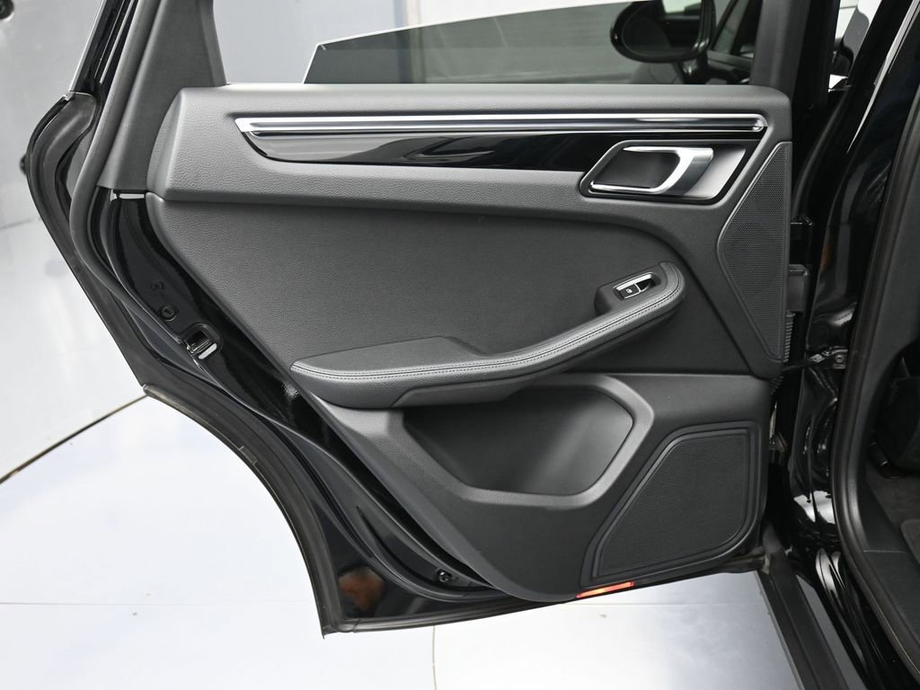 Certified 2023 Porsche Macan Turbo image 23