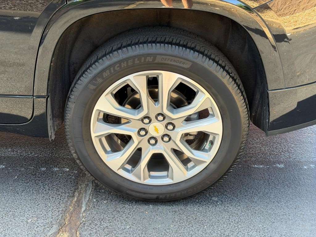 Used 2020 Chevrolet Traverse Premier w/ LPO, Blackout Package FWD image 7