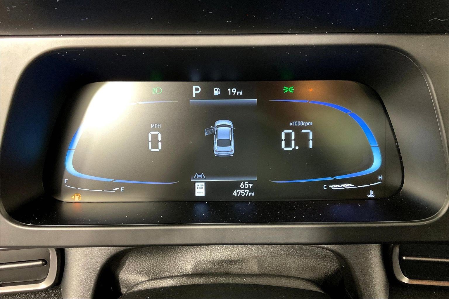 Certified 2025 Hyundai Elantra Sport image 13