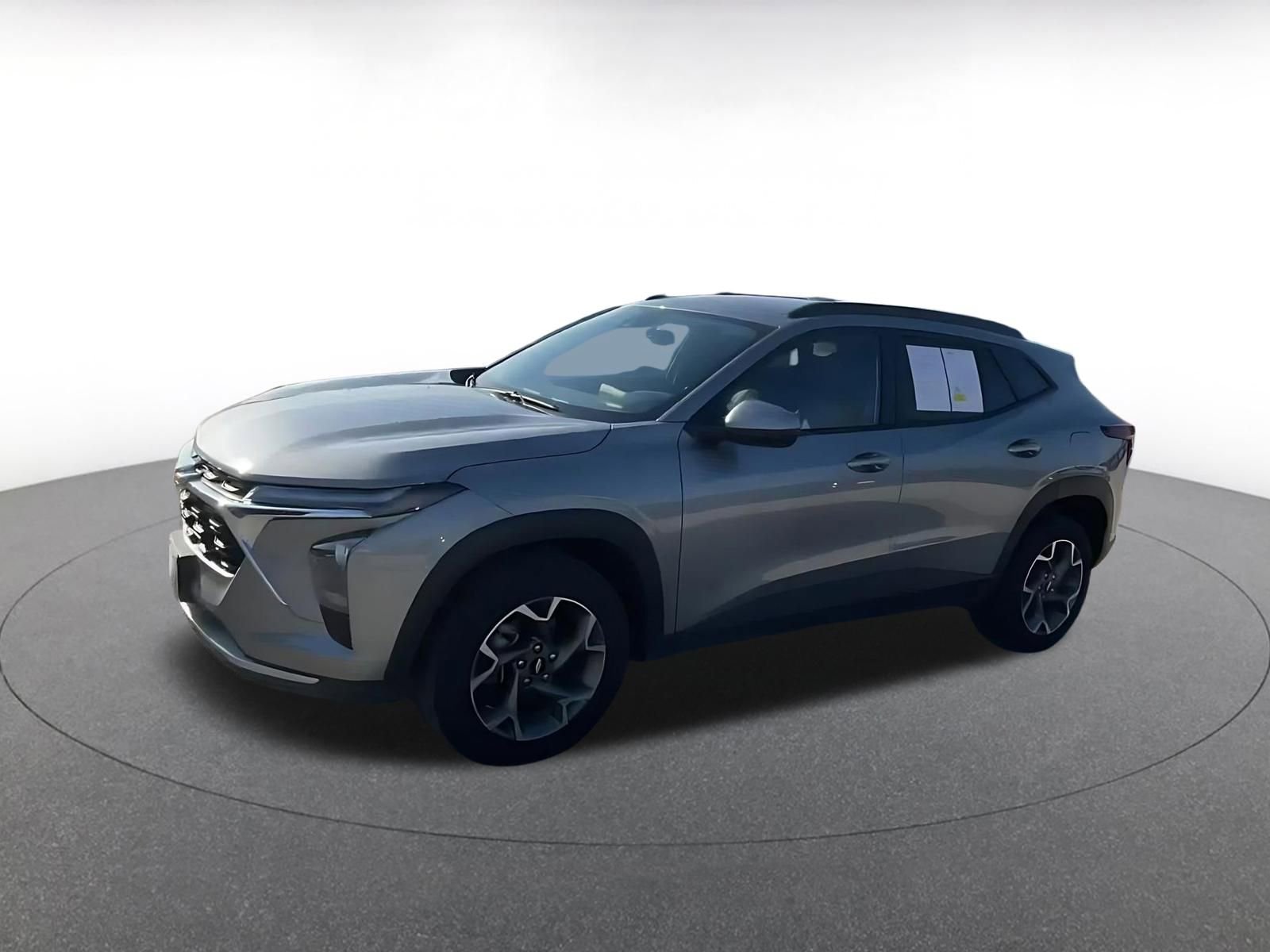 Used 2025 Chevrolet Trax LT image 8