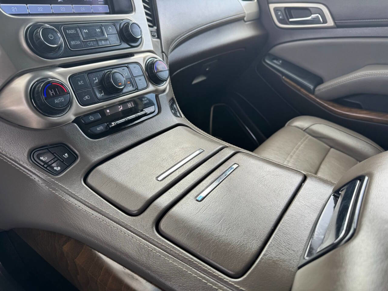 Used 2019 GMC Yukon XL Denali AWD/4WD image 30