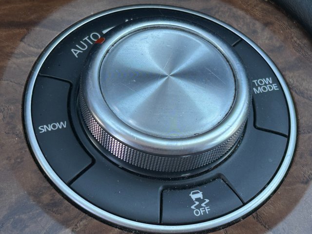 Used 2023 Nissan Armada SL w/ Captain's Chairs Package image 17