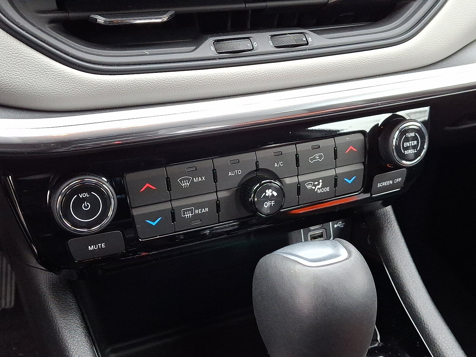 Certified 2024 Jeep Compass Limited image 17