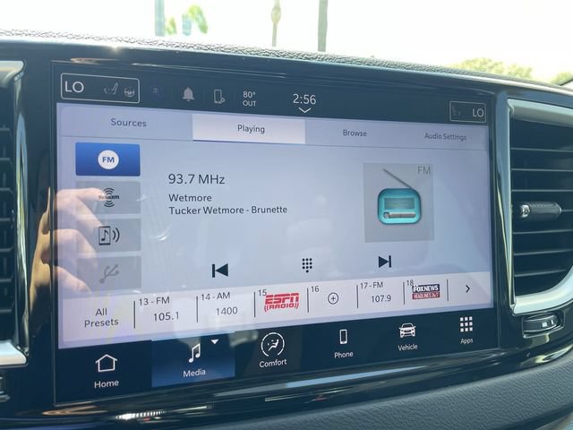 Used 2023 Chrysler Pacifica Touring-L FWD image 13