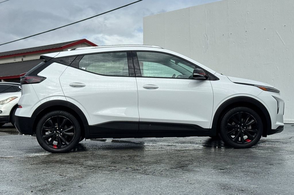 Used 2023 Chevrolet Bolt EUV LT w/ Convenience Package image 2