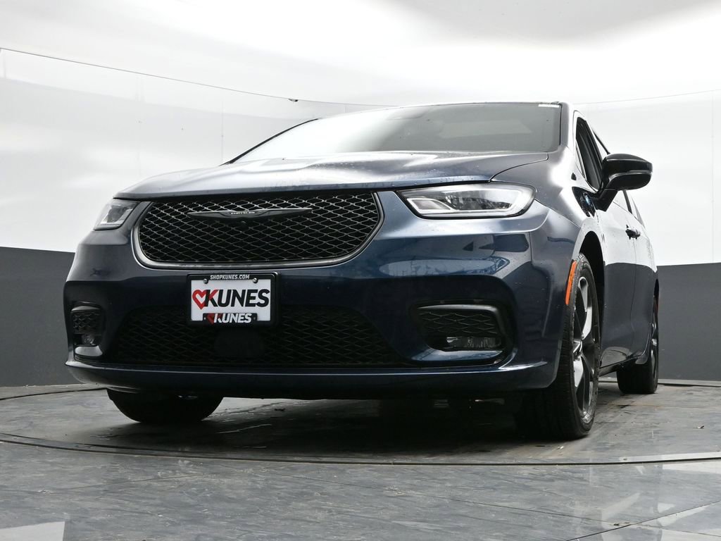 Used 2023 Chrysler Pacifica Limited w/ S Appearance Package FWD image 43