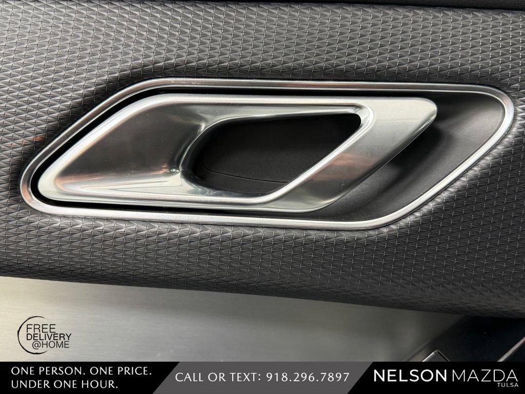 Used 2018 Land Rover Range Rover Velar R-Dynamic SE AWD/4WD image 21