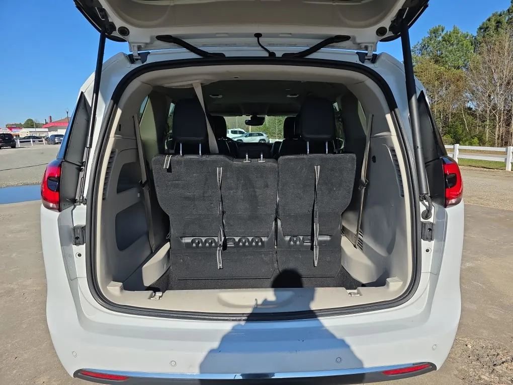 Used 2022 Chrysler Pacifica Touring-L FWD image 42