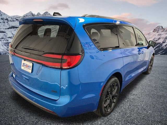 New 2026 Chrysler Pacifica Select w/ S Appearance Package image 4