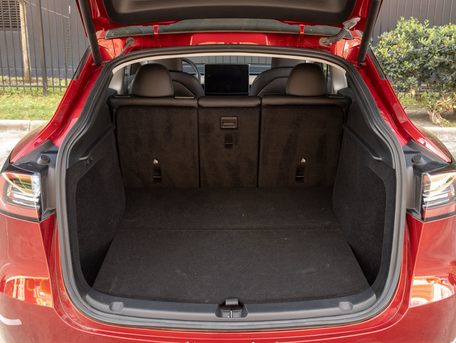 Used 2024 Tesla Model Y 2WD image 25