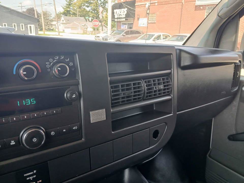 Used 2013 Chevrolet Express 2500 RWD image 11