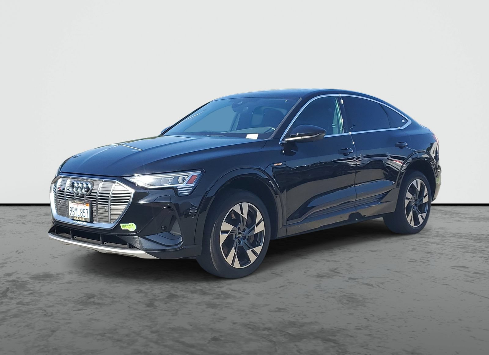 Used 2022 Audi e-tron Premium Plus w/ Premium Plus Package AWD/4WD image 2